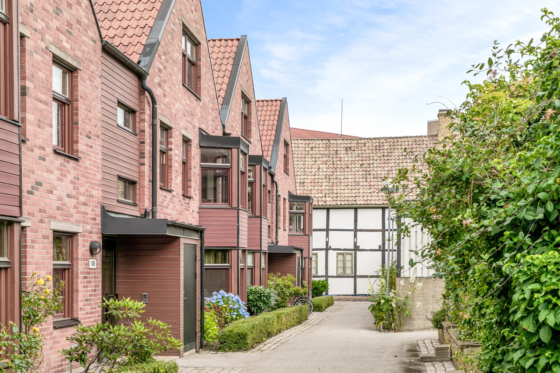 Etagevåningen är belägen på våning 2 & 3 av 3