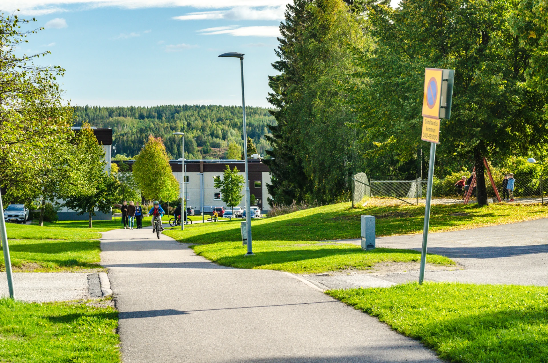 Gångväg mot Bosvedjans centrum