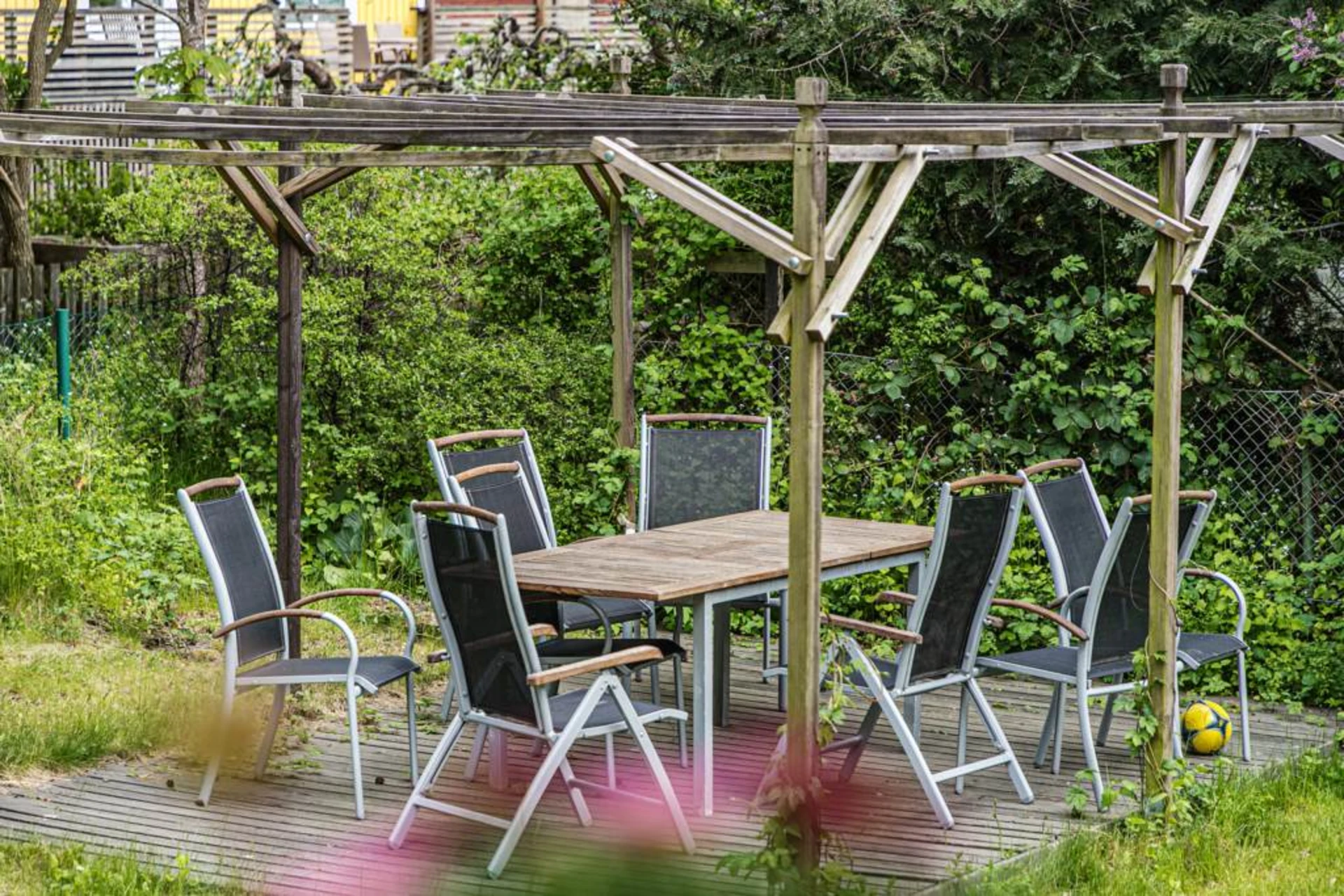 Föreningens uteplats i trädgården