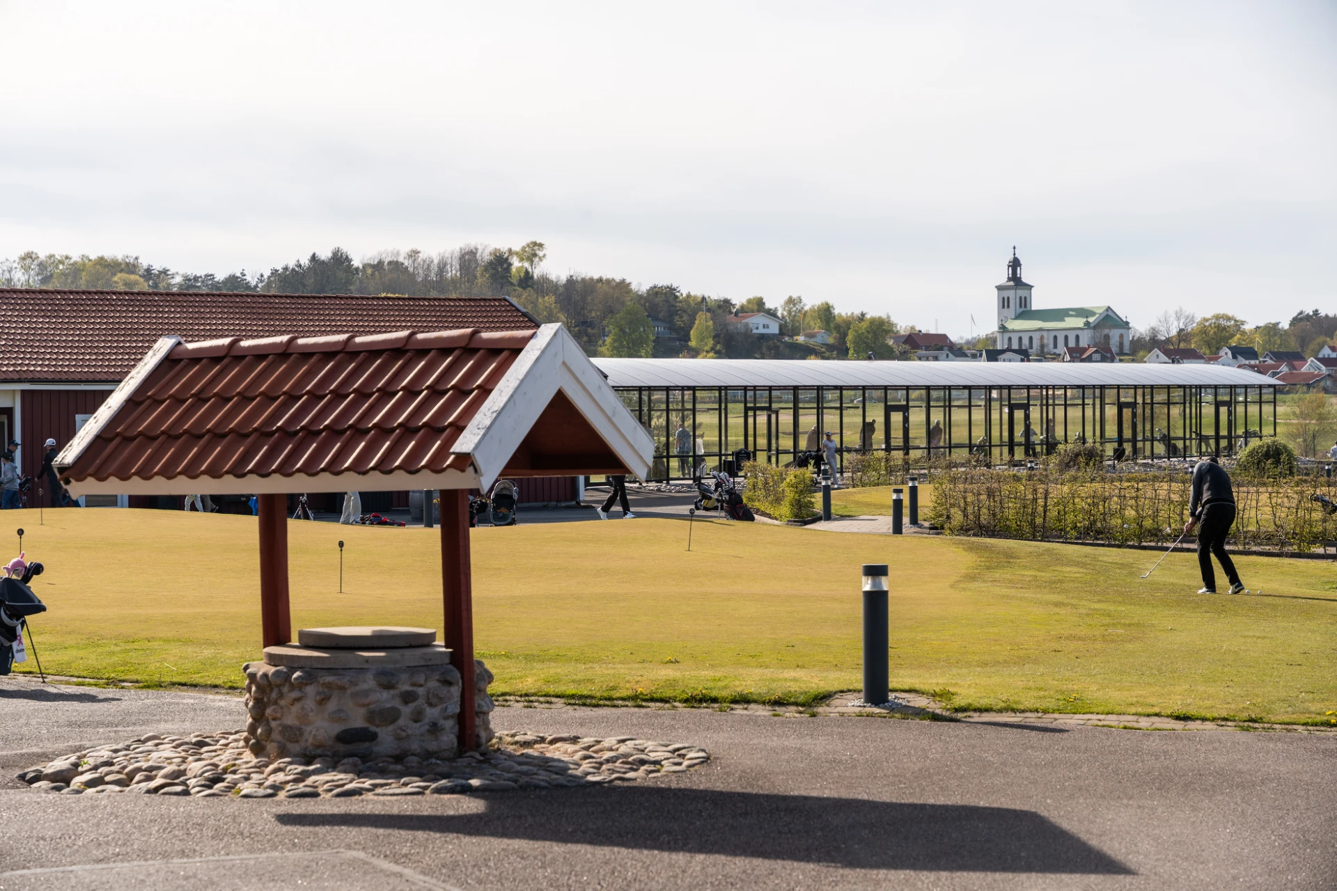 Spela en golfrunda på Forsgårdens golfklubb