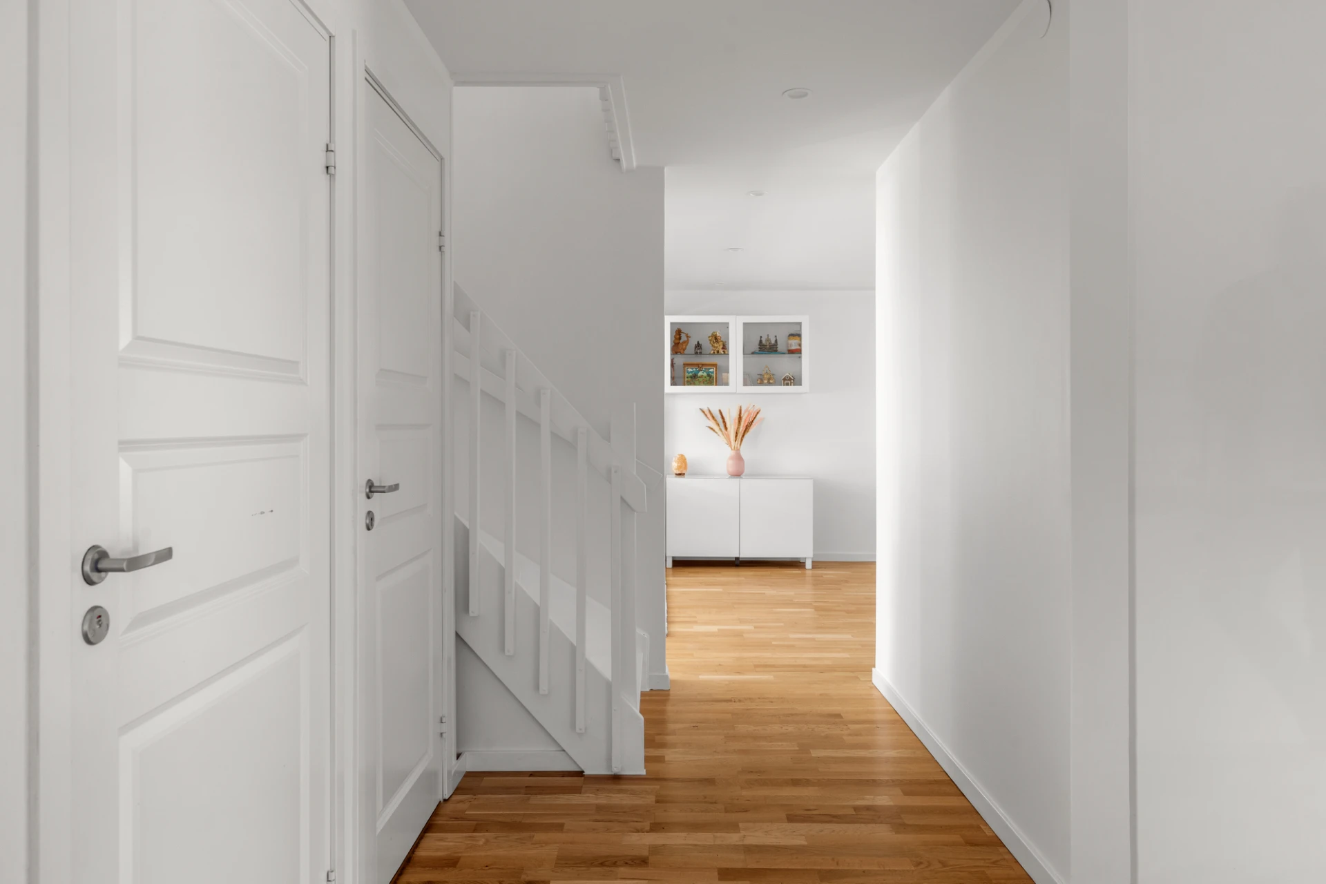 Hallen från entré