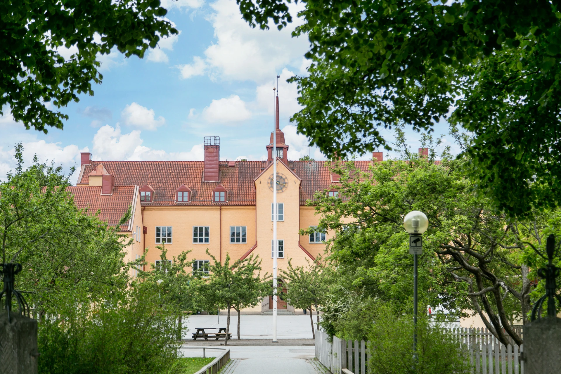 Enskede skola i närheten