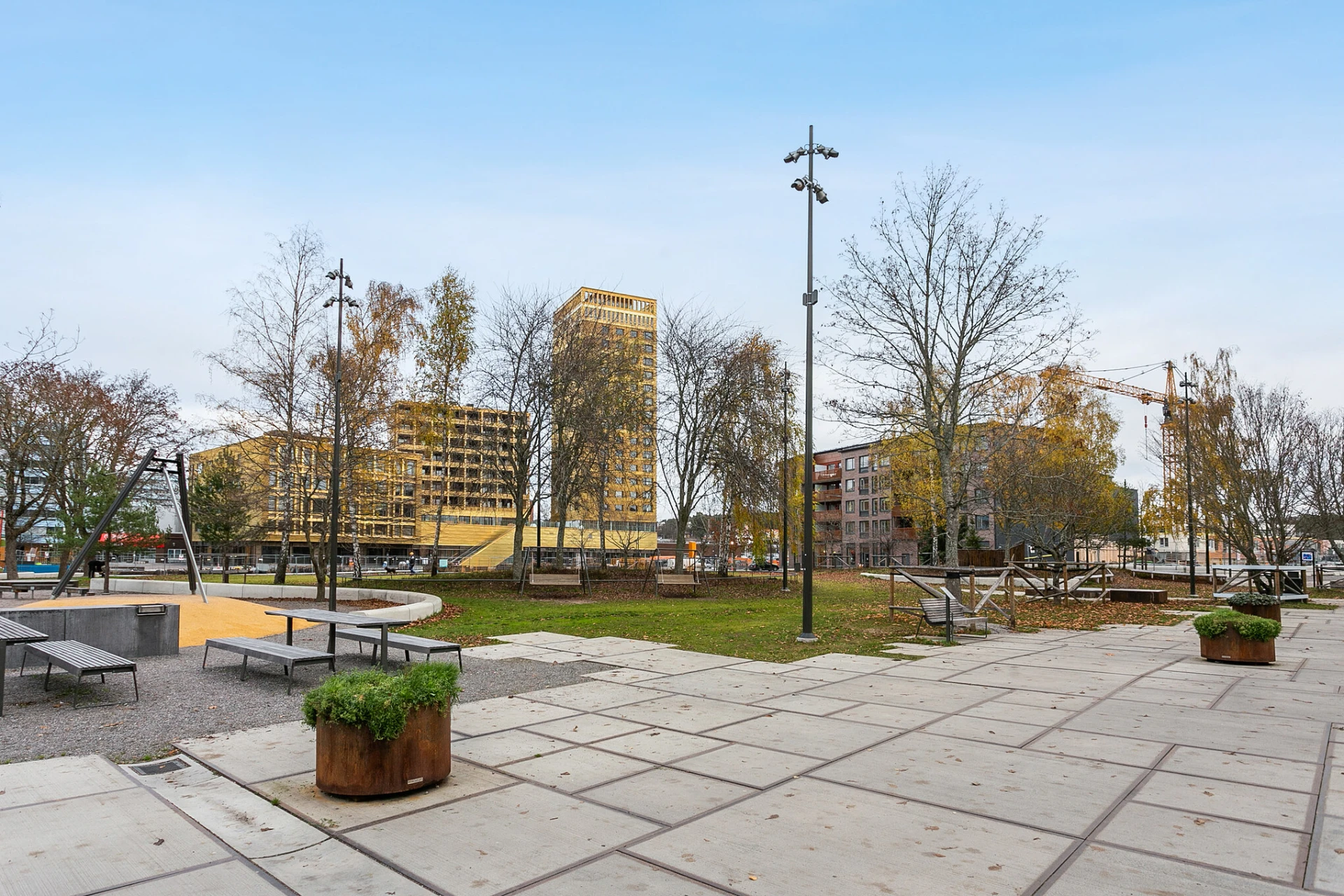 Blå parken med Lyckan i bakgrunden