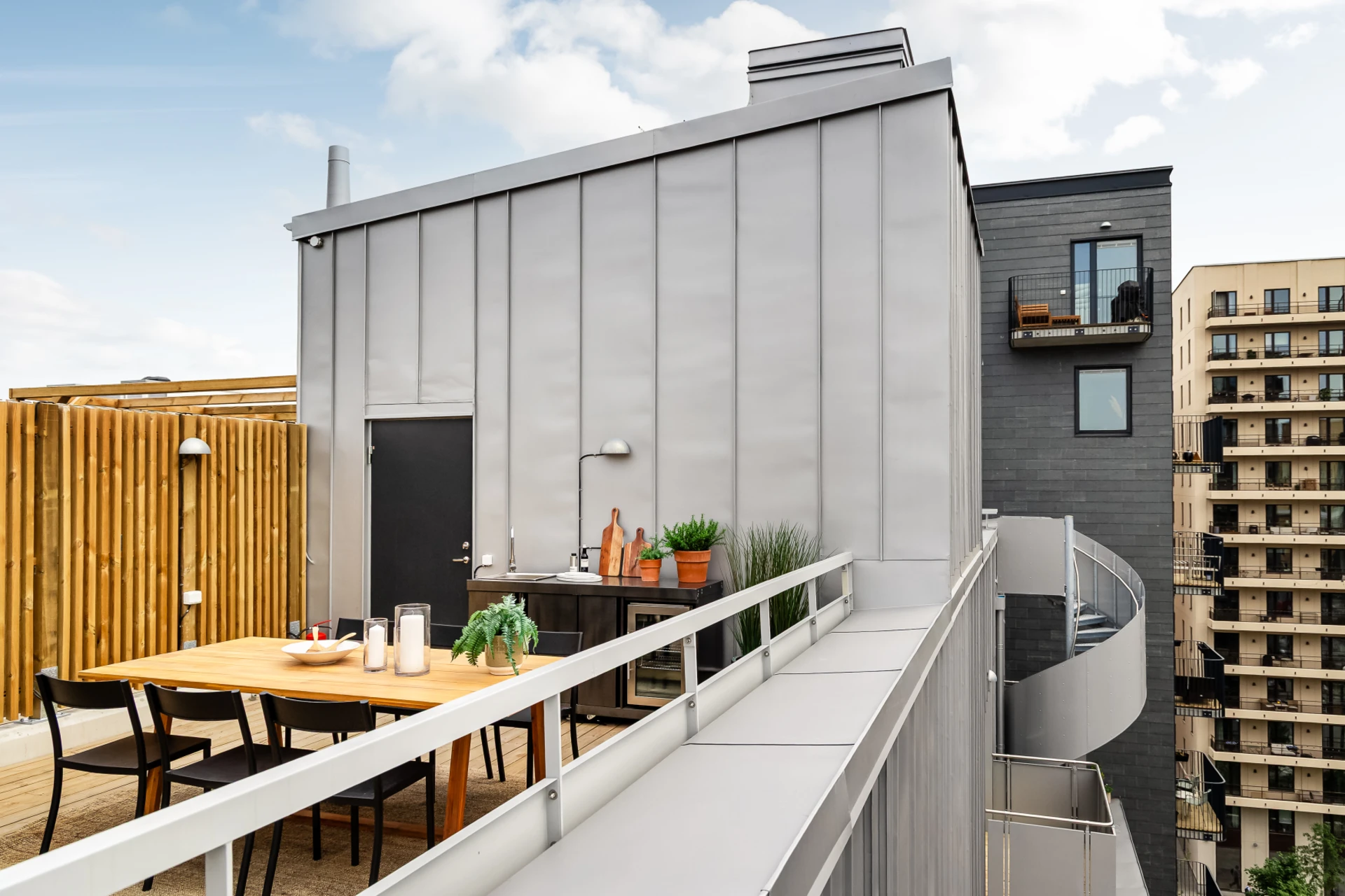 Exempelbild inredd terrass i Lokstallarna Västra