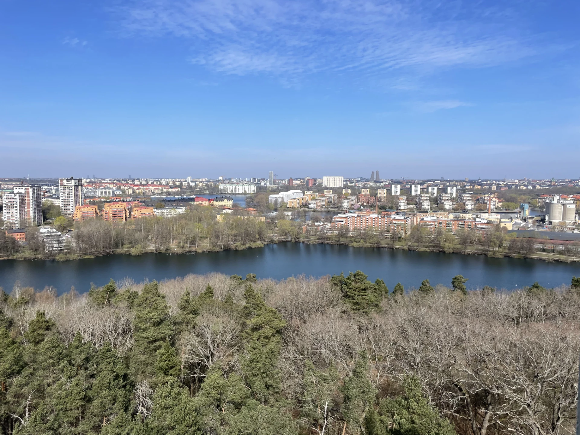 Utsikt från bostäder över Trekanten och Stockholm
