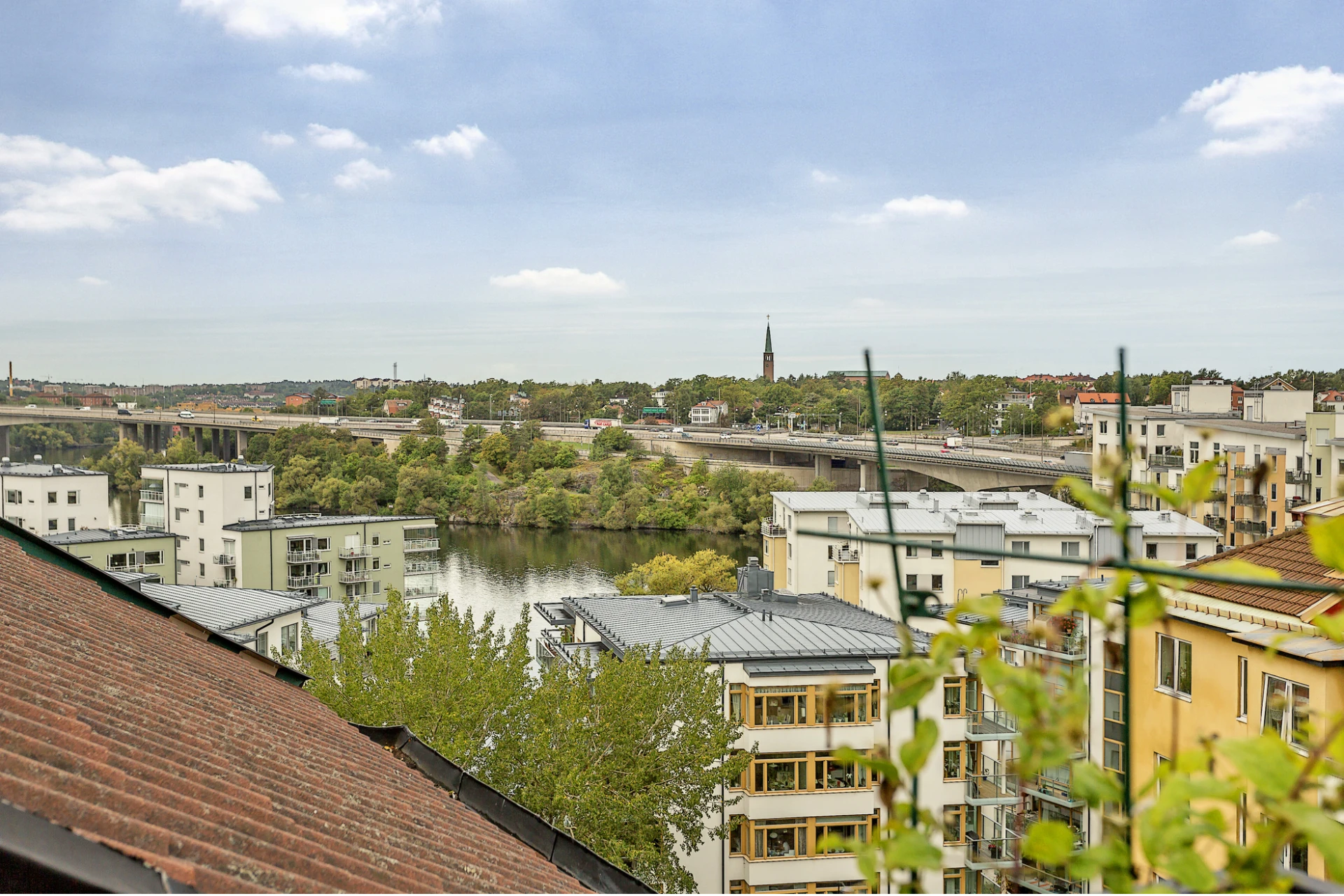 Utsikten från föreningens gemensamma takterrass.