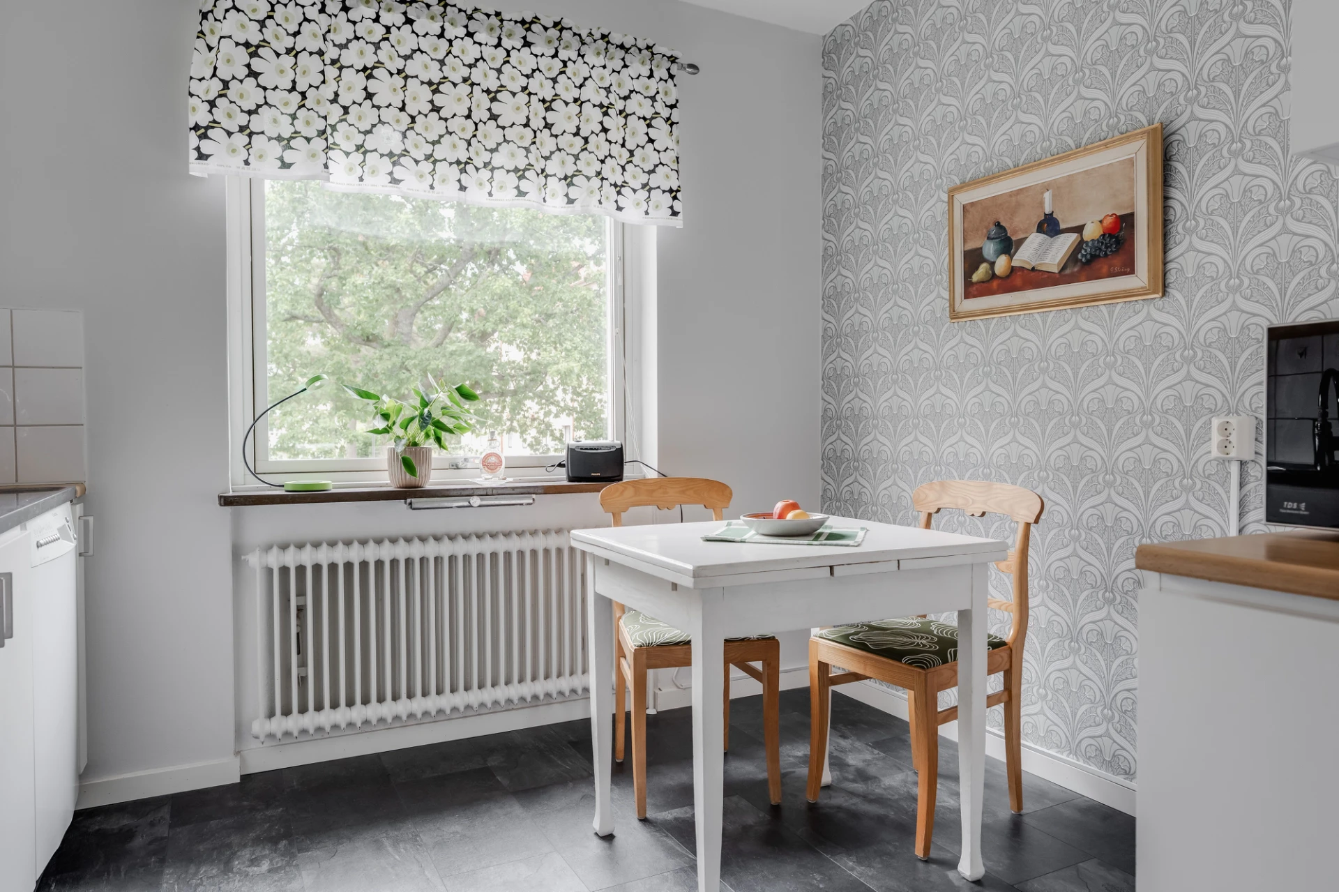 Självklart matsalsdel med plats för upp till fyra personer.