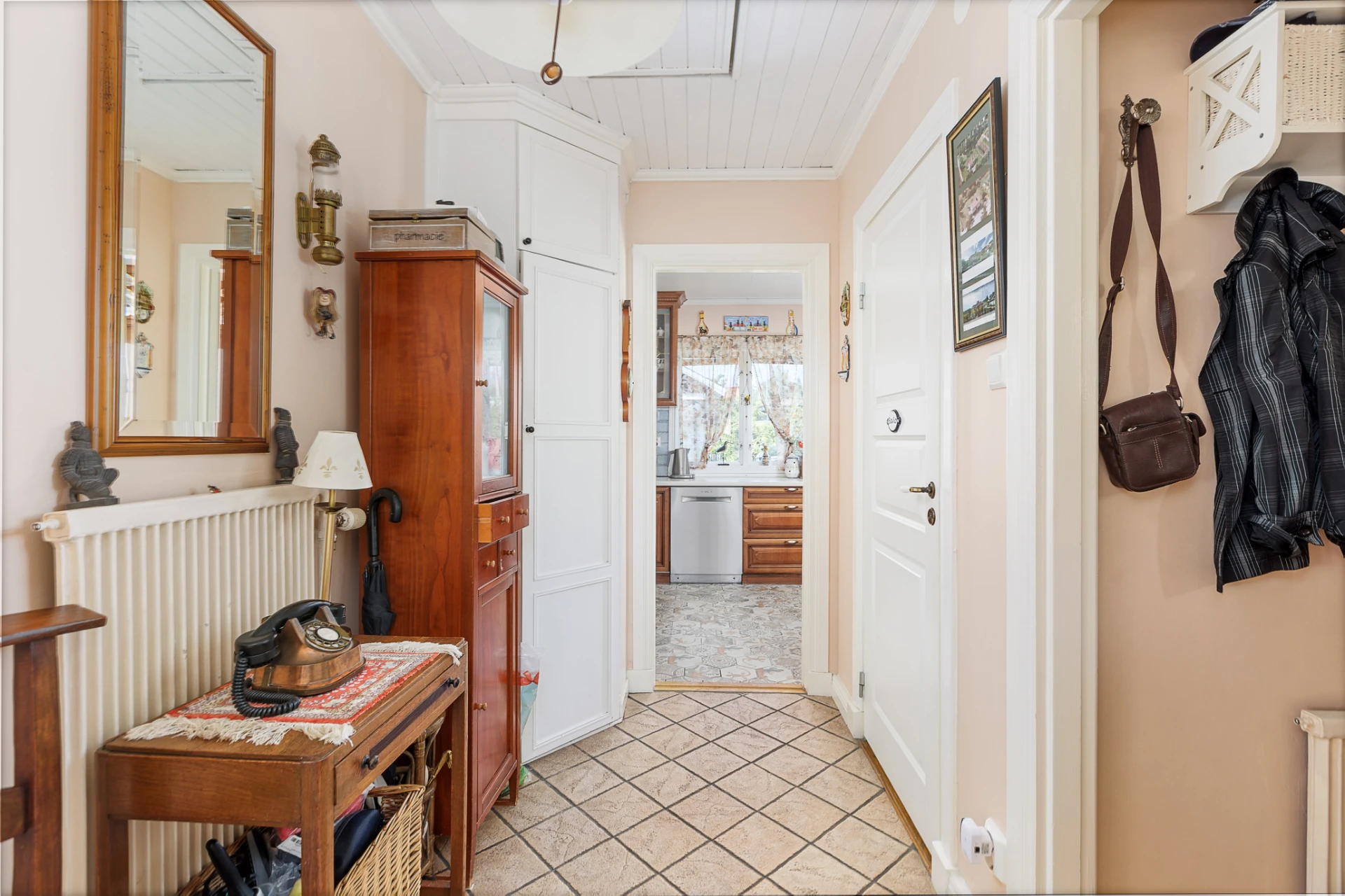 Hall mot kök