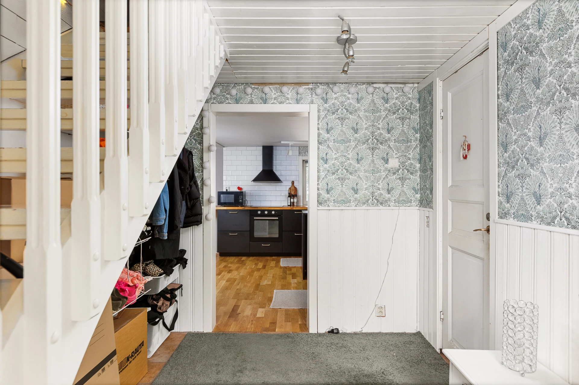Hall mot kök
