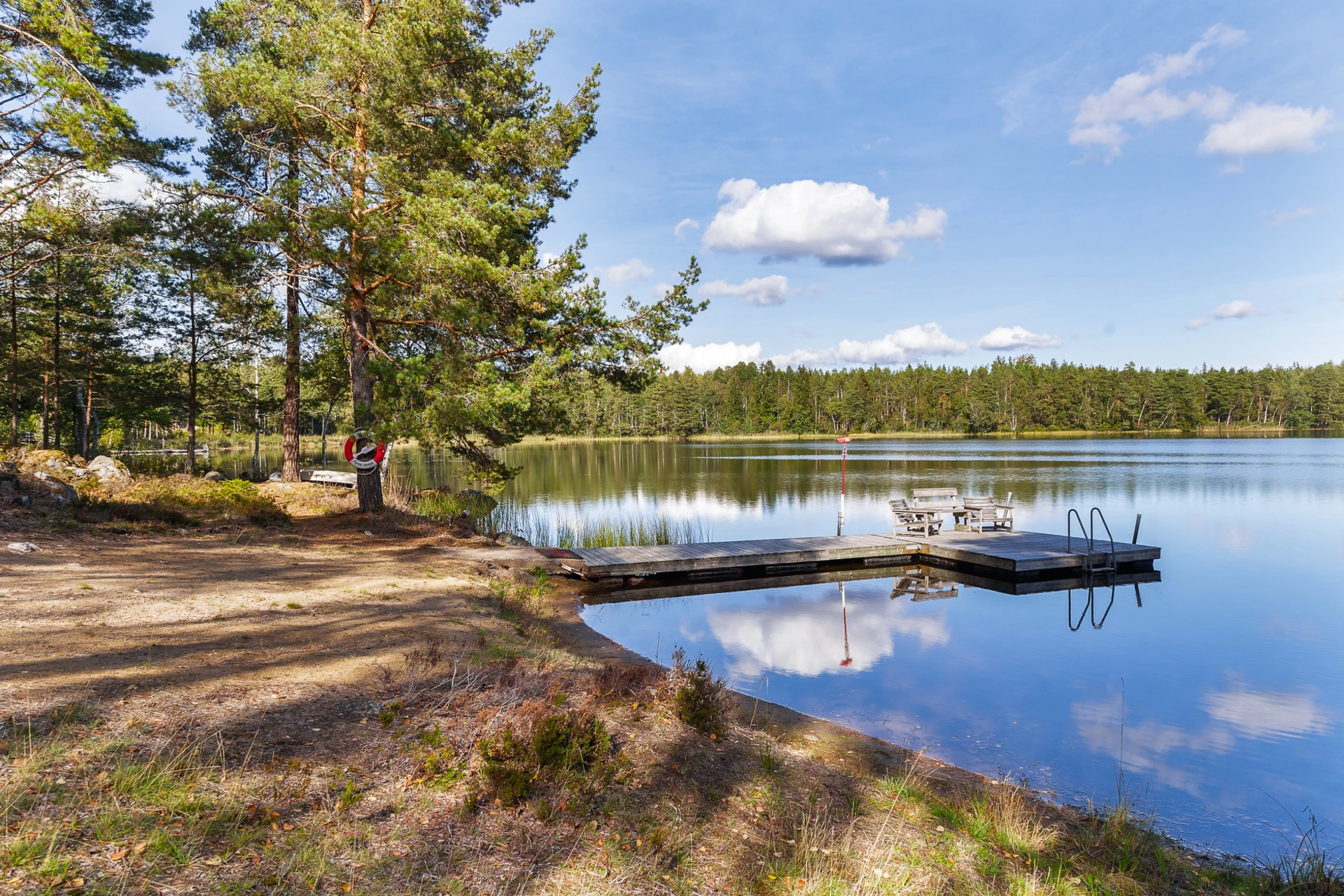 Ett stenkast från badplatsen