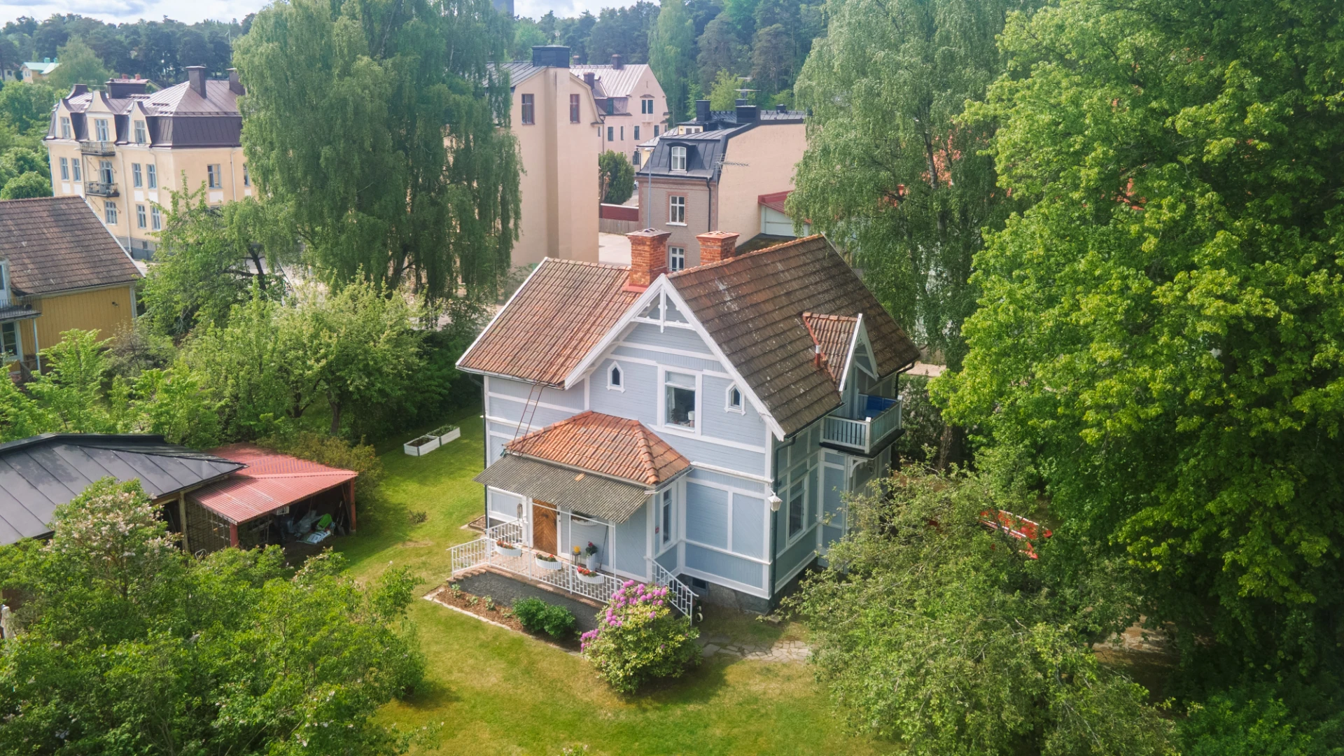 Uppvuxen trädgård