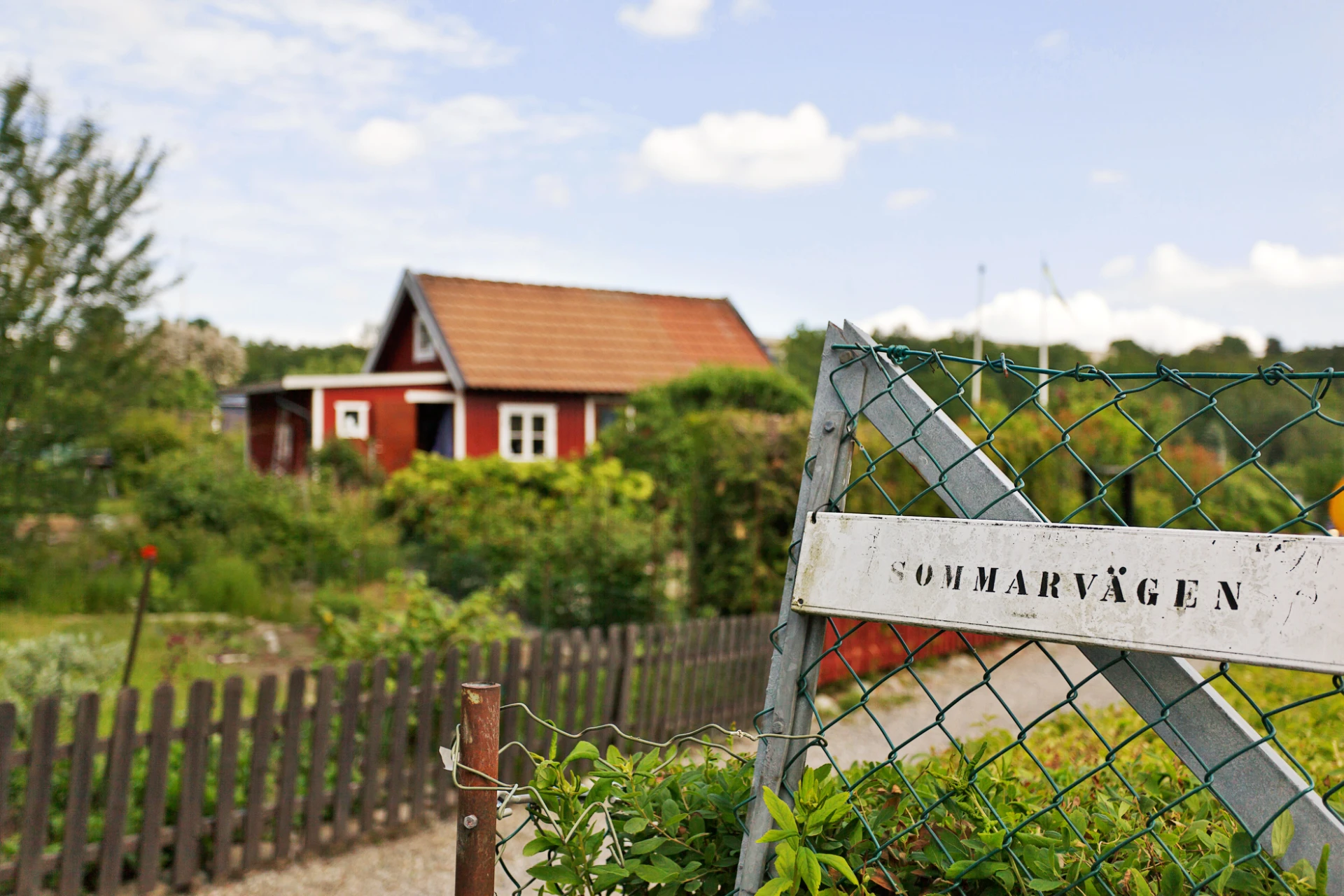 Kolonilotter utanför porten