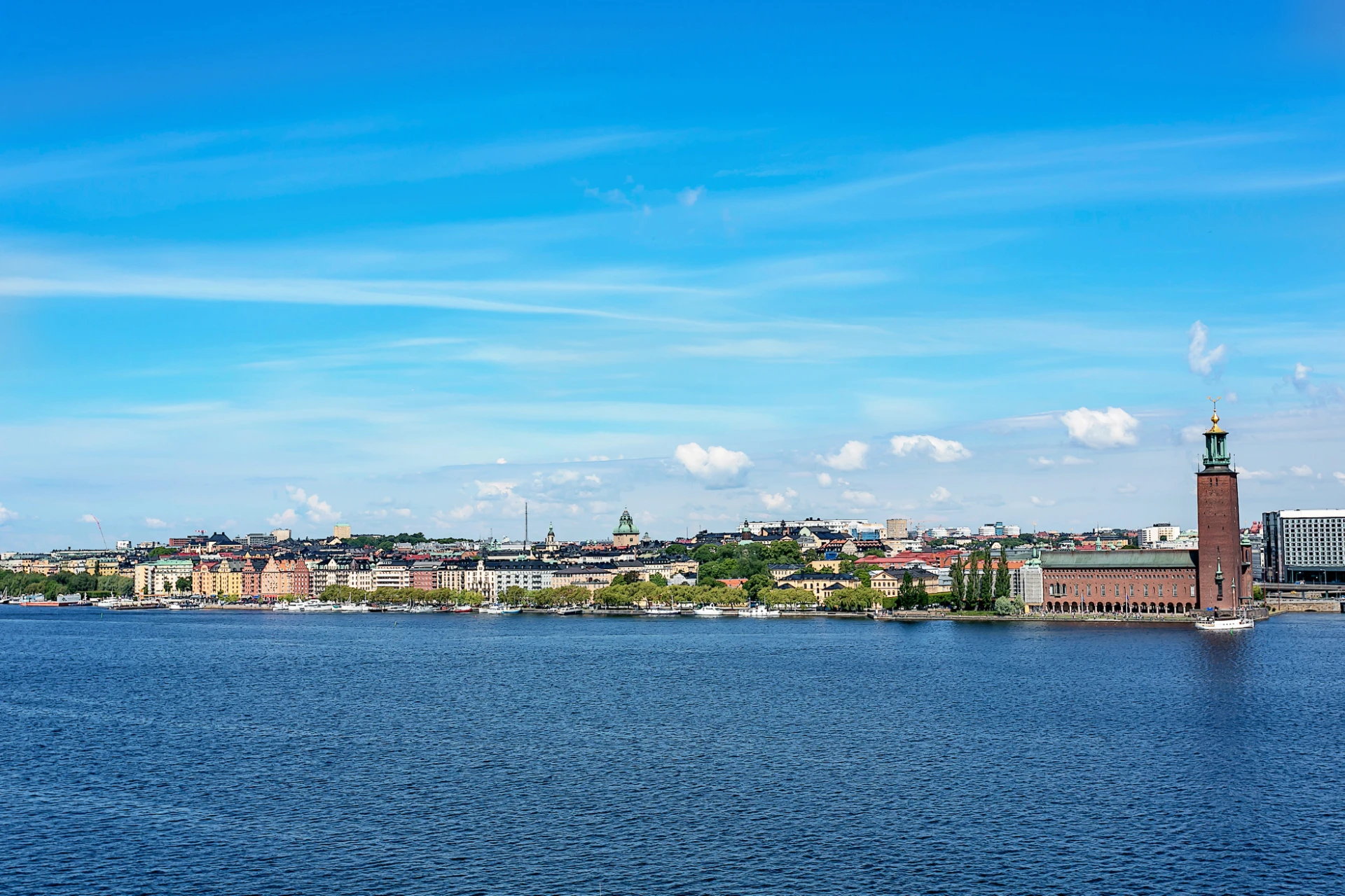 Riddarfjärden med Stadshuset i blickfånget.