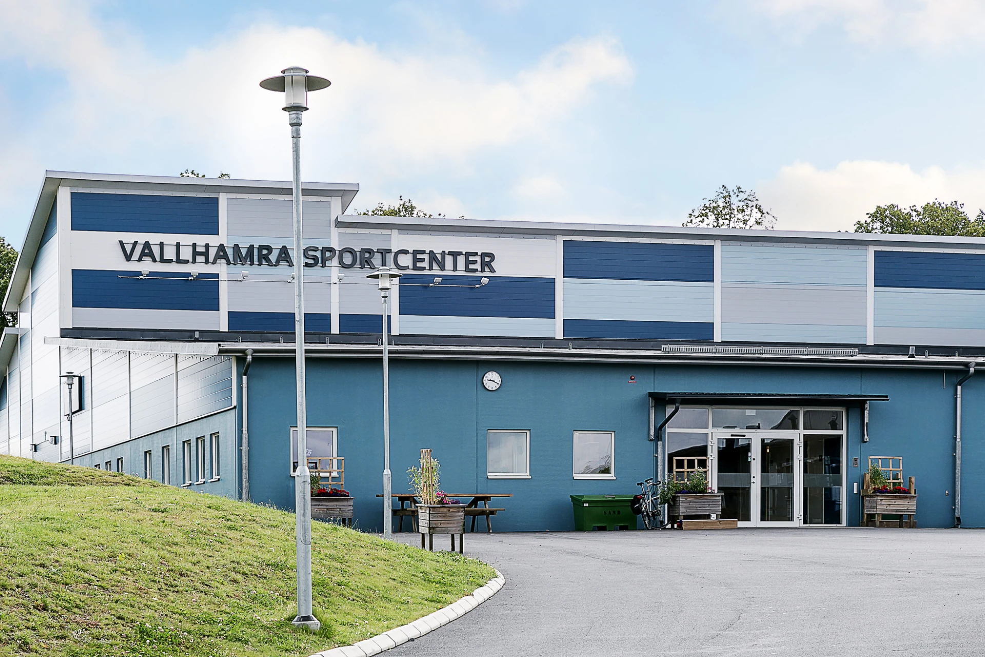 Vallhamra sportcenter med bl.a. ishall, fotbollsplaner och friidrott.