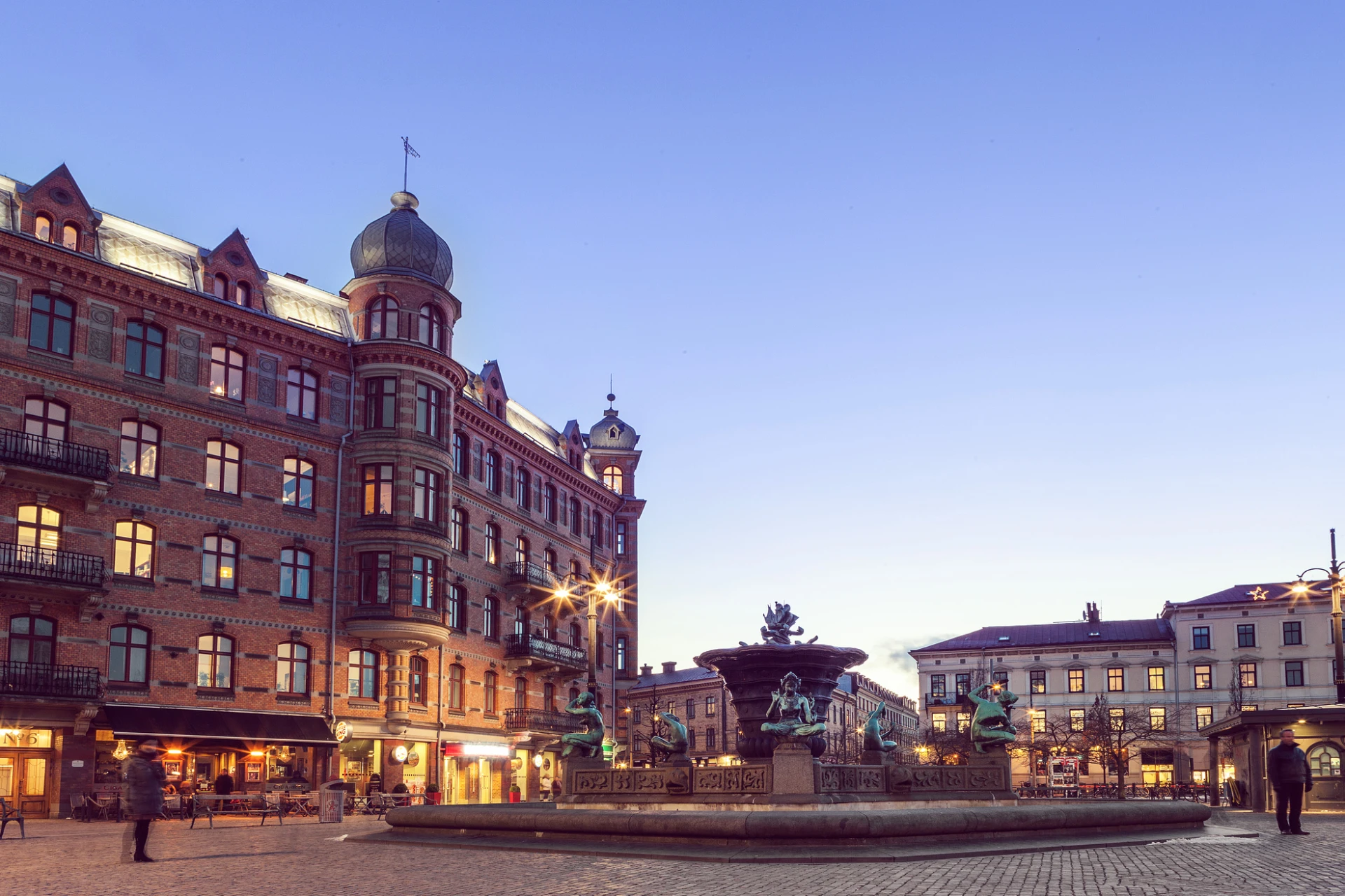 Alldeles intill ligger Järntorget