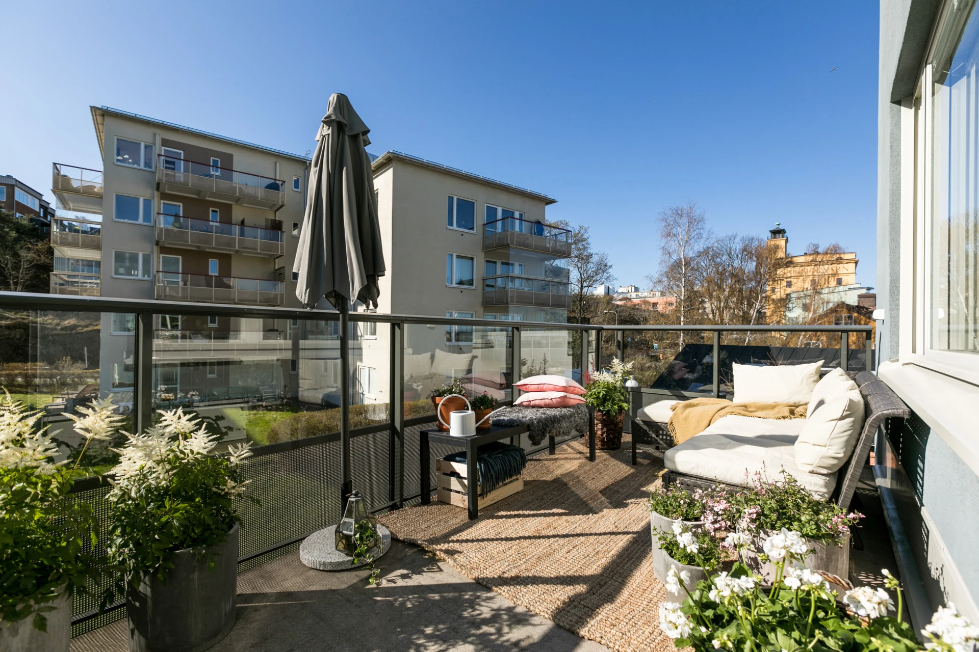 Fantastisk balkong om nästan 12 kvm med sol mellan ca kl.6.30-18