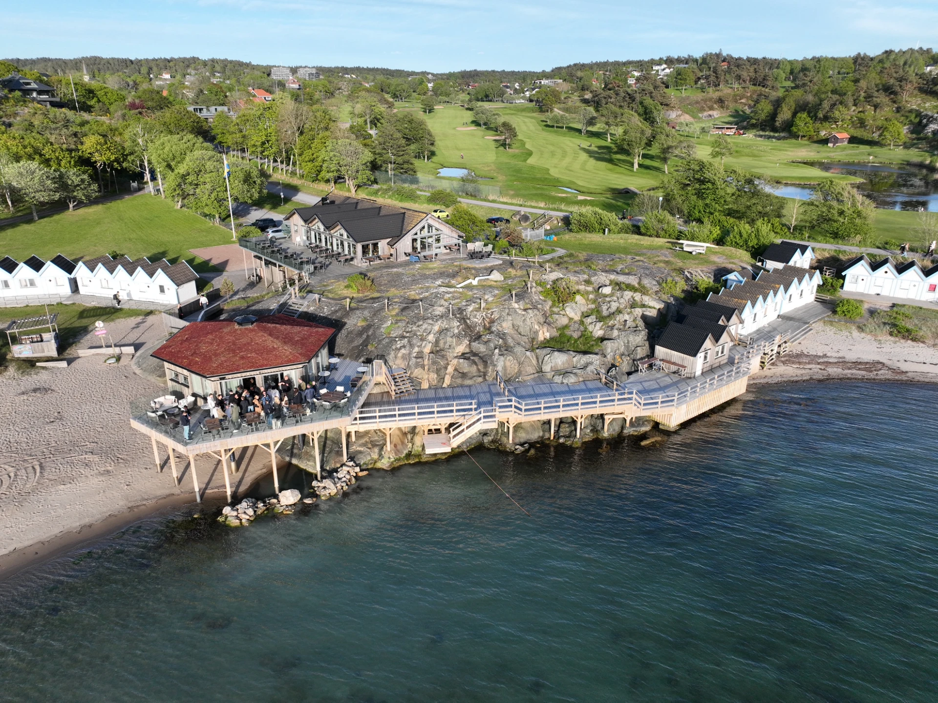 Njut av god middag & utsikt på Restaurang Hovås Kallbadhus!