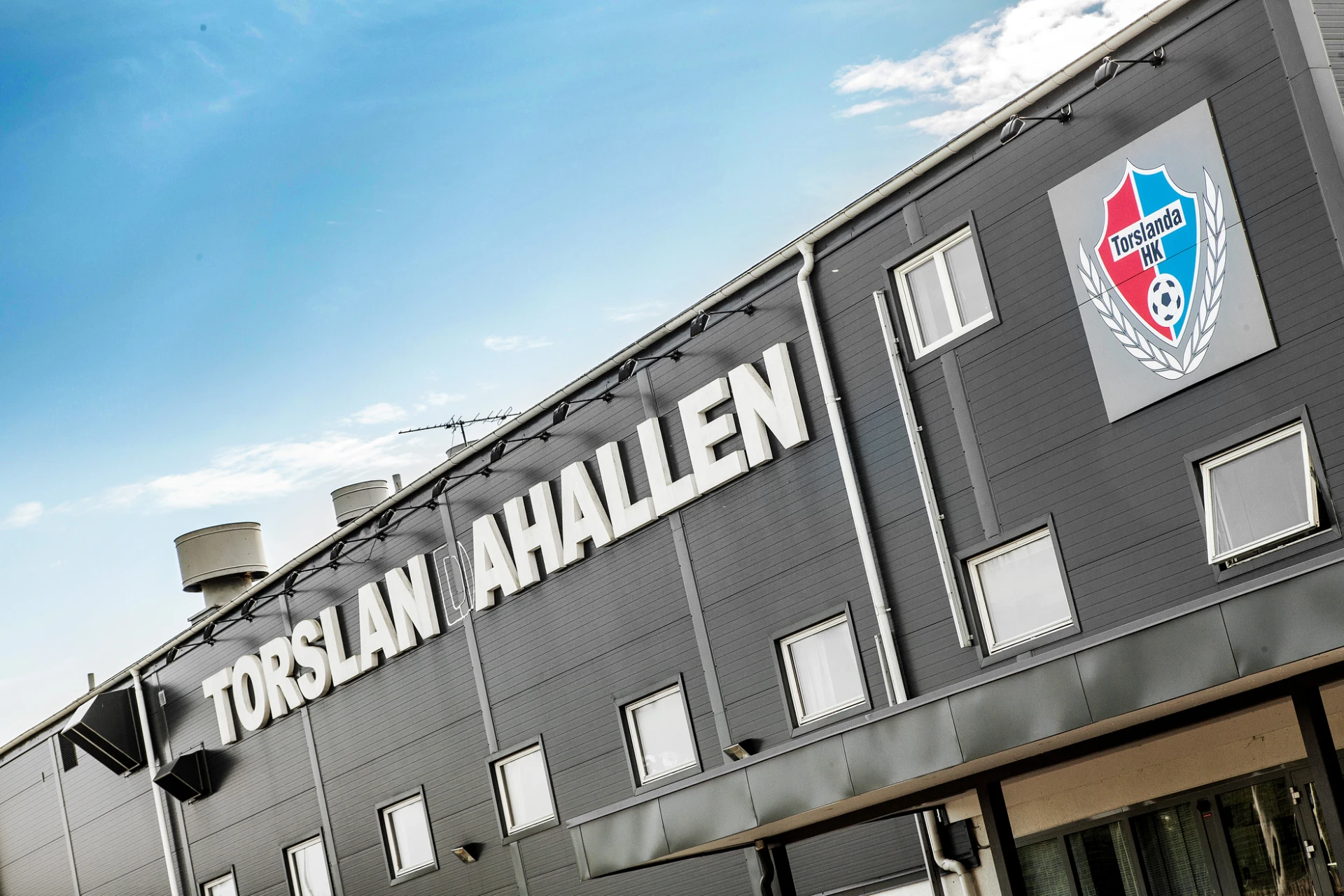 Torslandahallen med idrottsanläggning