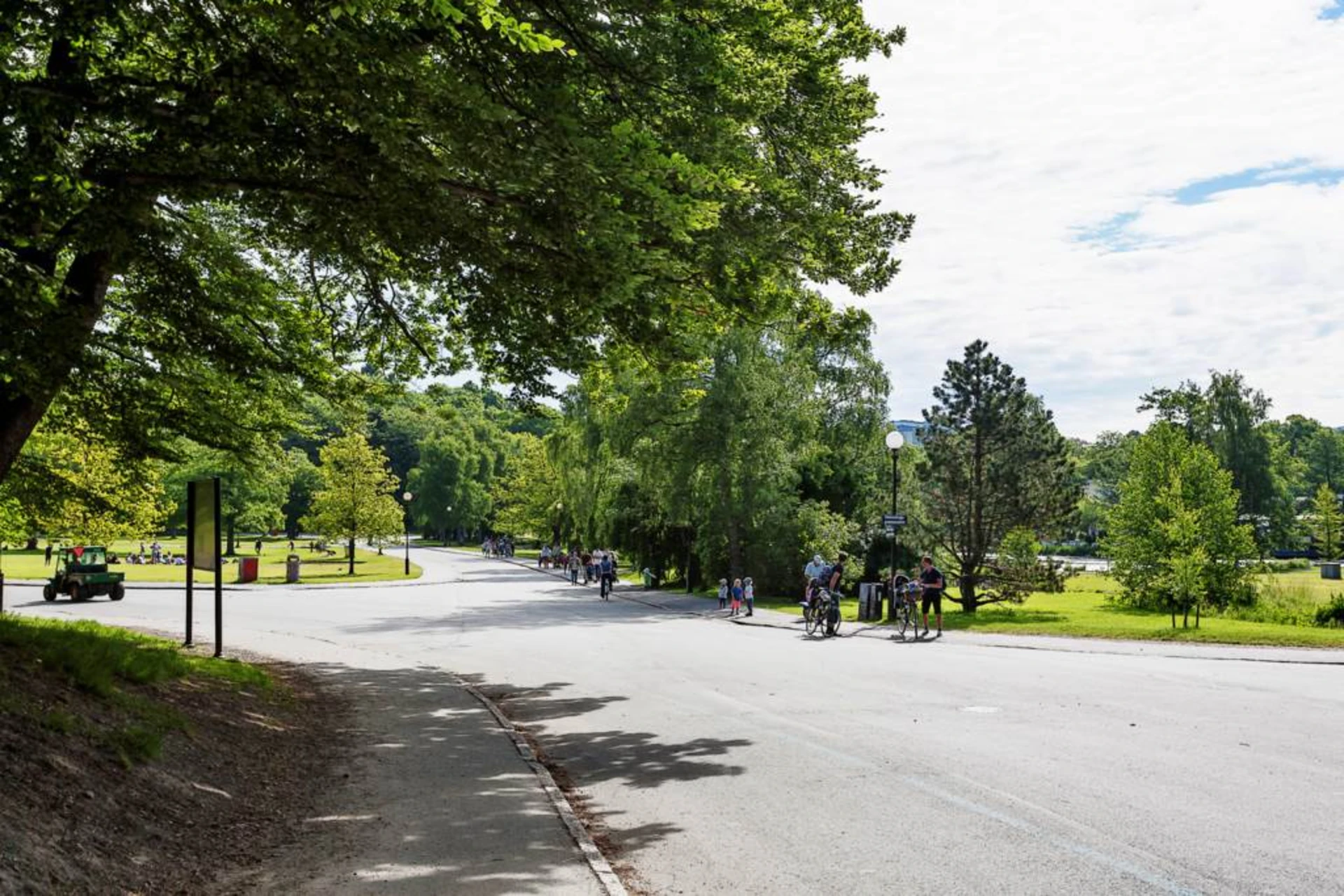 Slottsskogen erbjuder natursköna omgivningar och härliga motionsstråk