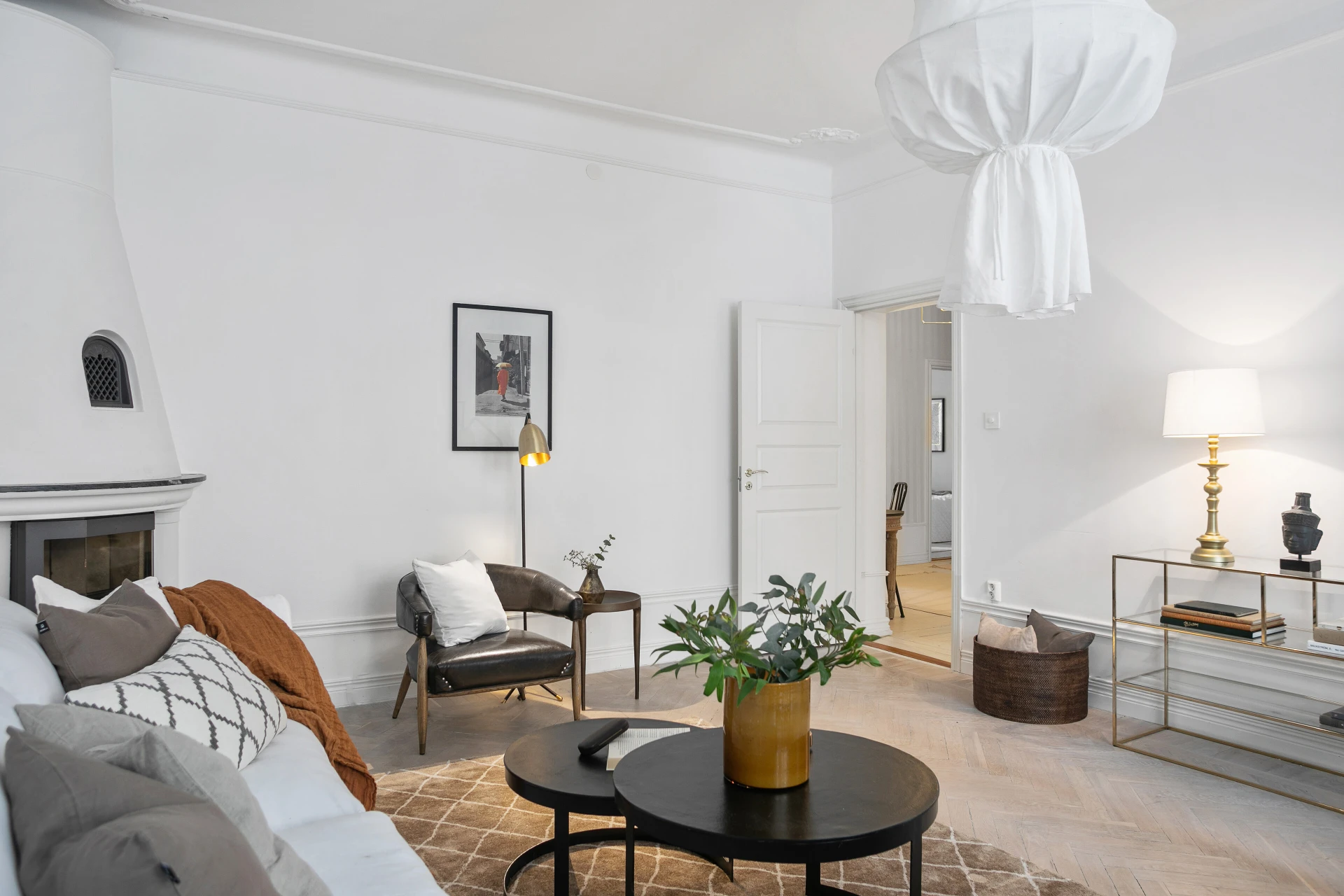 Vardagsrum med ingång från hallen