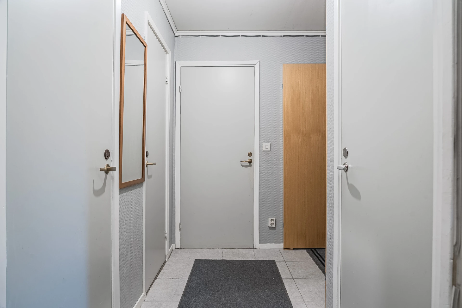 Utgång till förråd & garage
