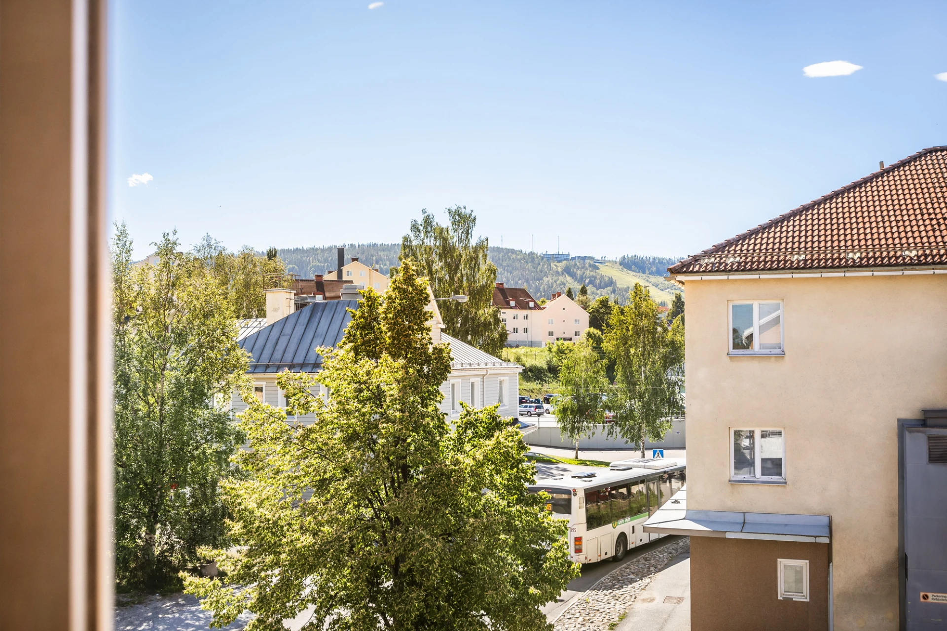 Utsikten mot Hallstaberget