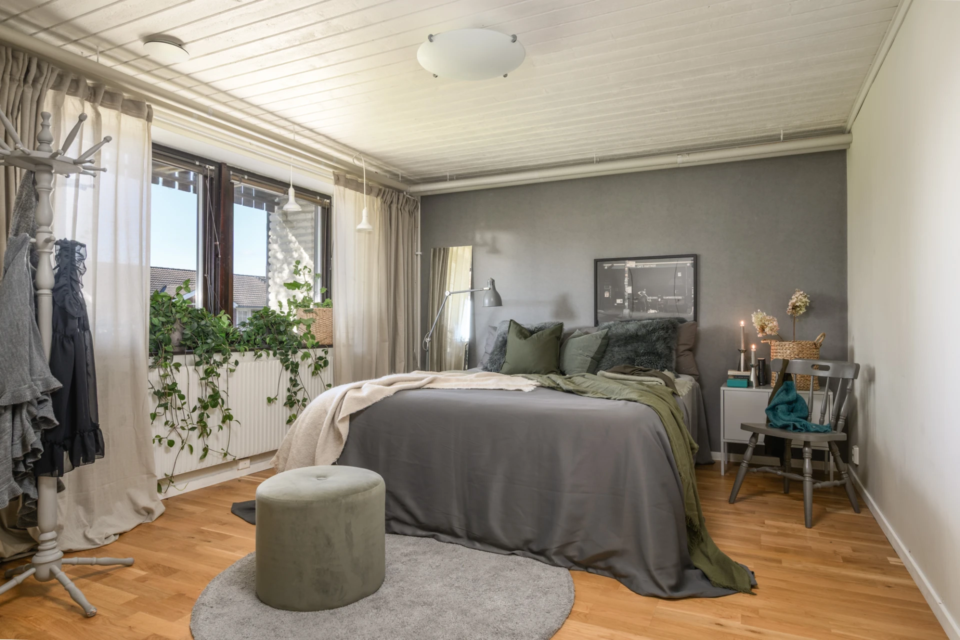 Rogivande sovrum på suterräng plan