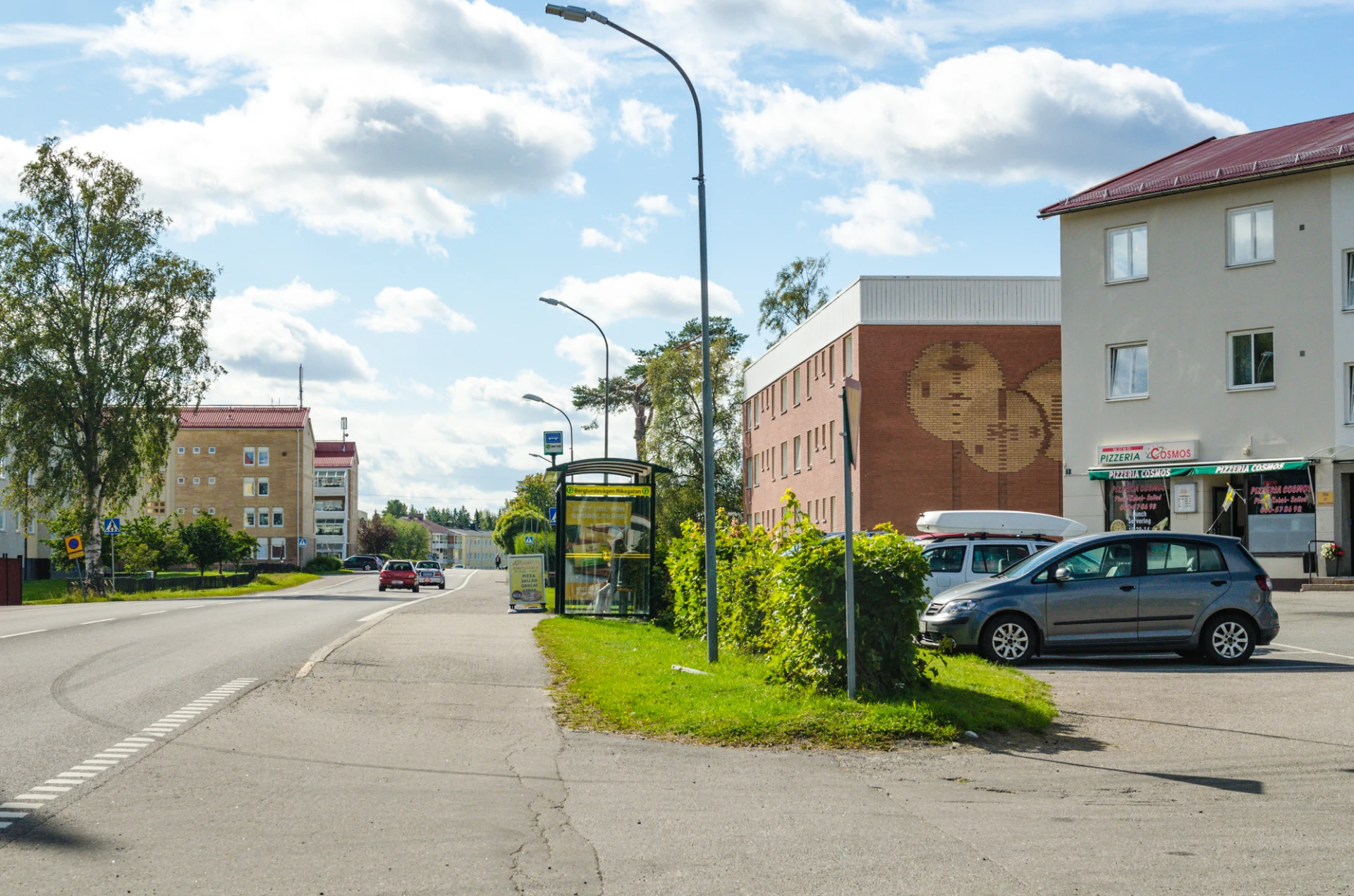 Busshållplats och restaurang