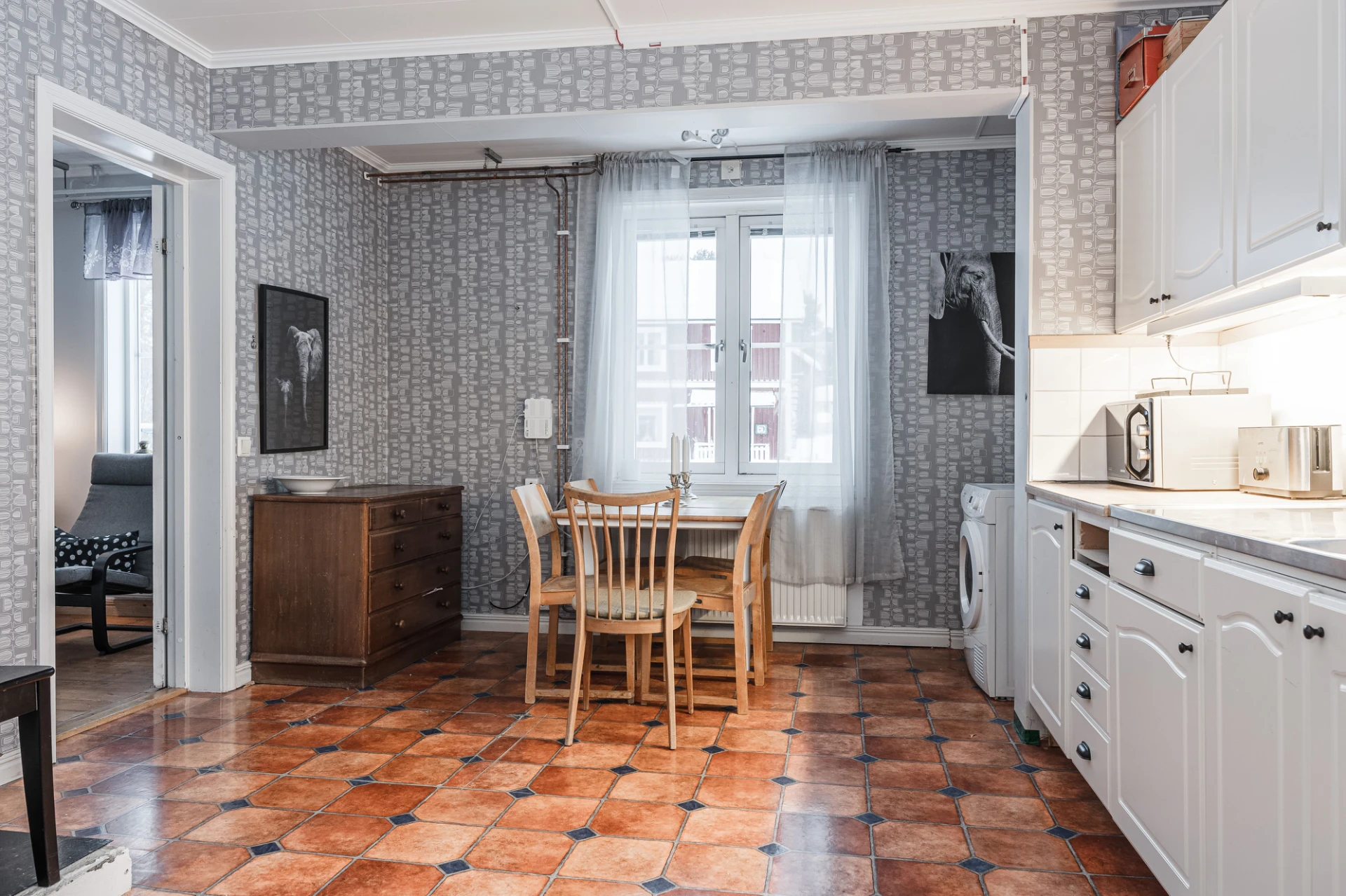 Köksdel på entréplan