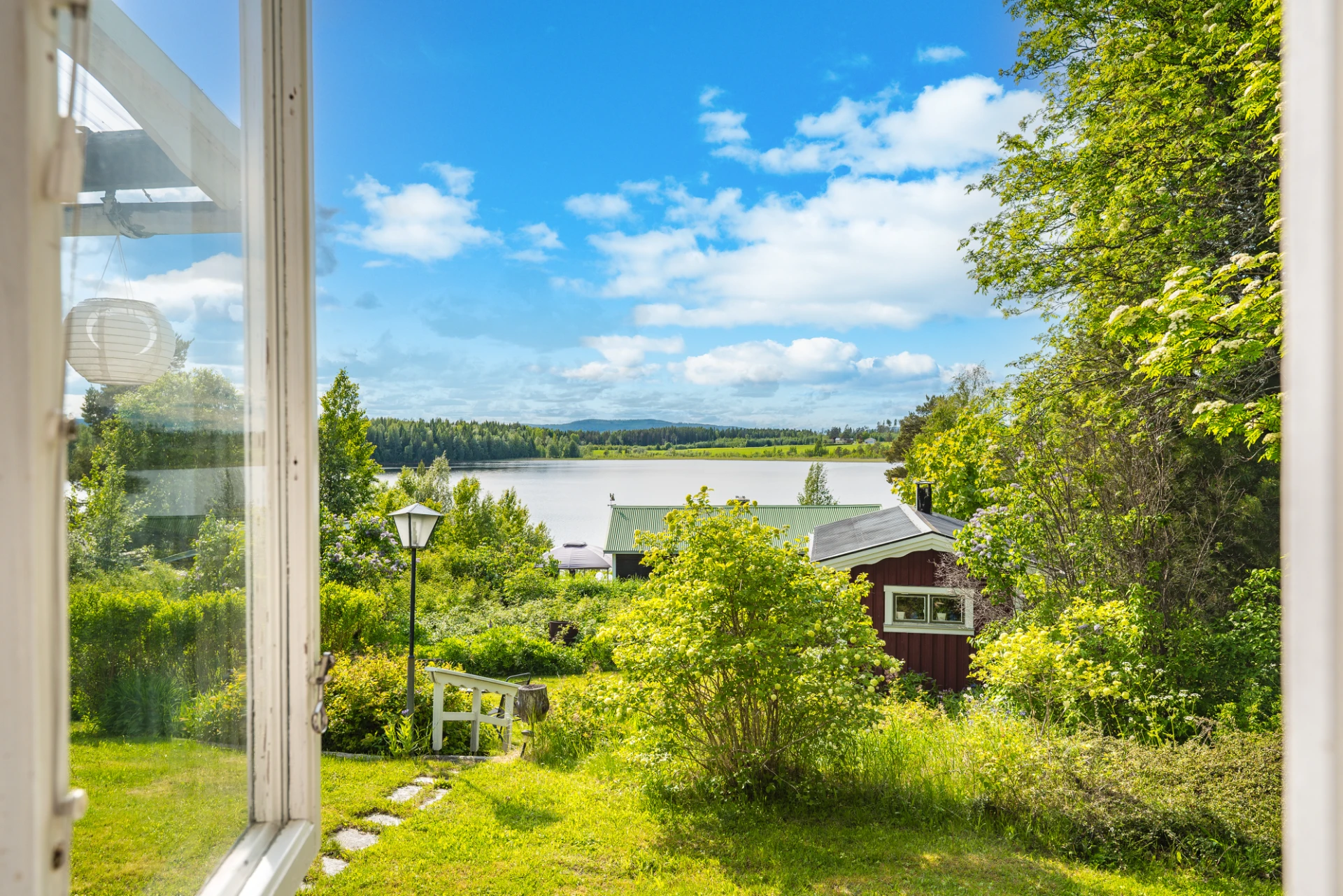 Utsikt från sovrumsfönstret