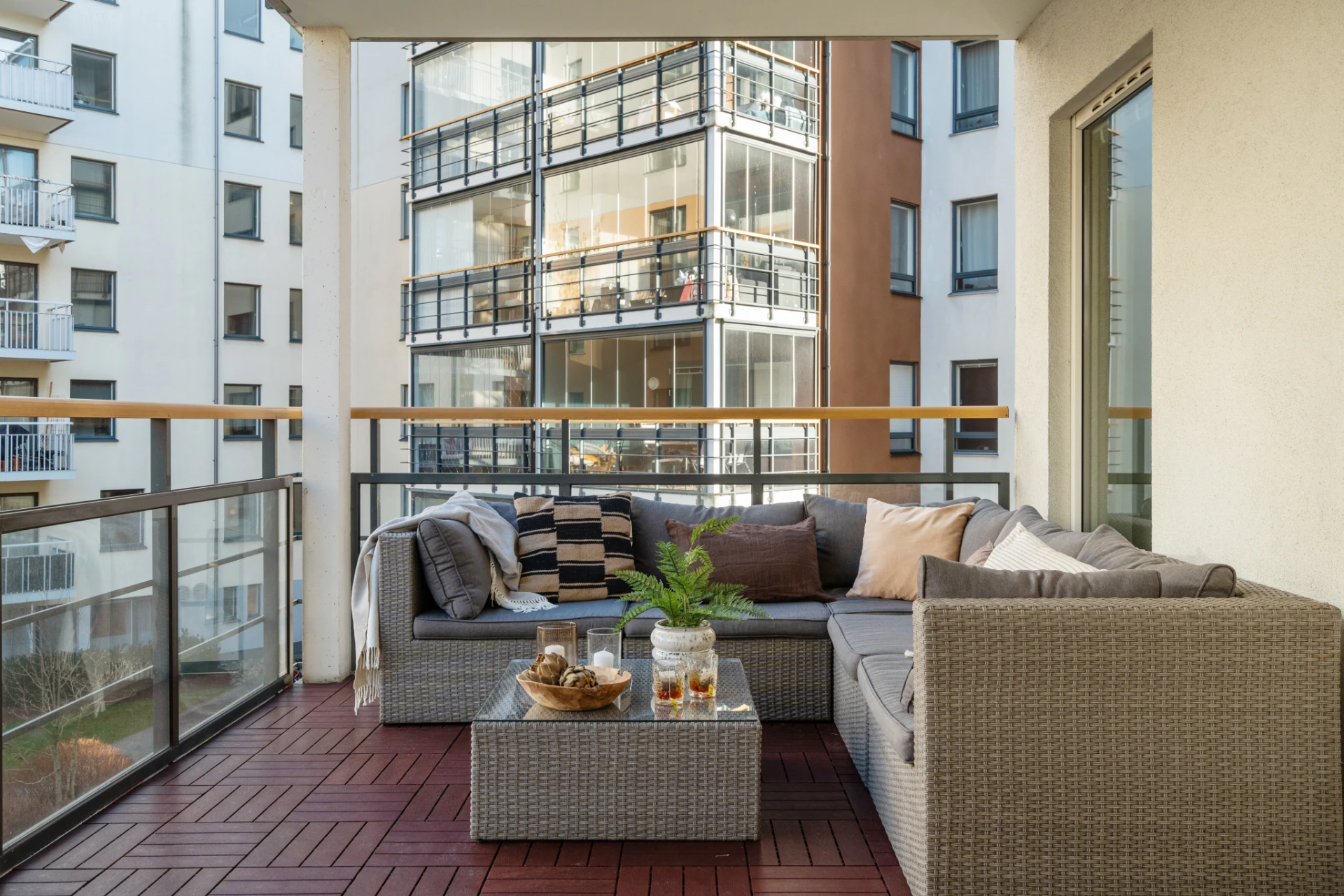 Plats för loungegrupp och annat möblemang