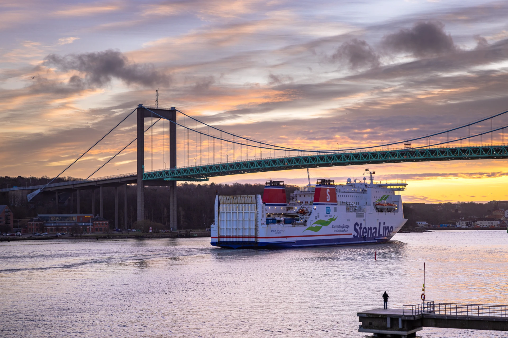 Stena Line passerar Älvsbordsbron