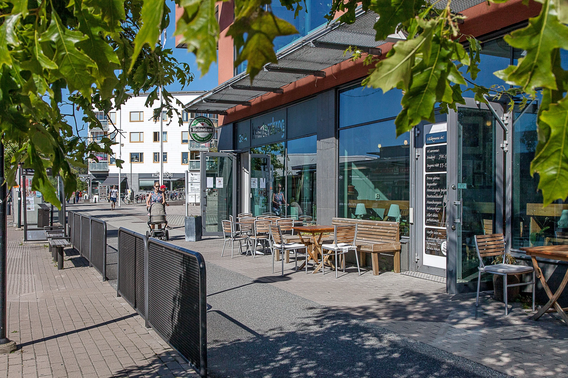 Trevliga restauranger och kvarterskrog på Amhuts torg