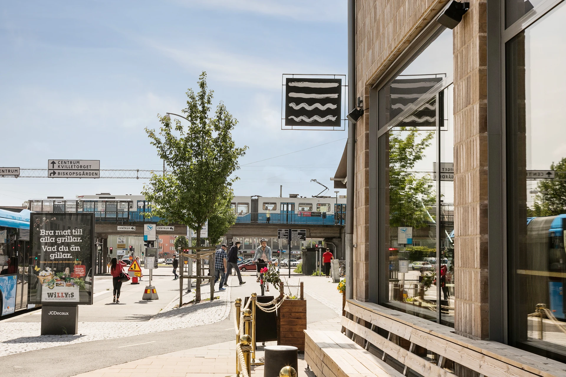 Caféer, restauranger, service och bra kollektivförbindelser på Kvilletorget