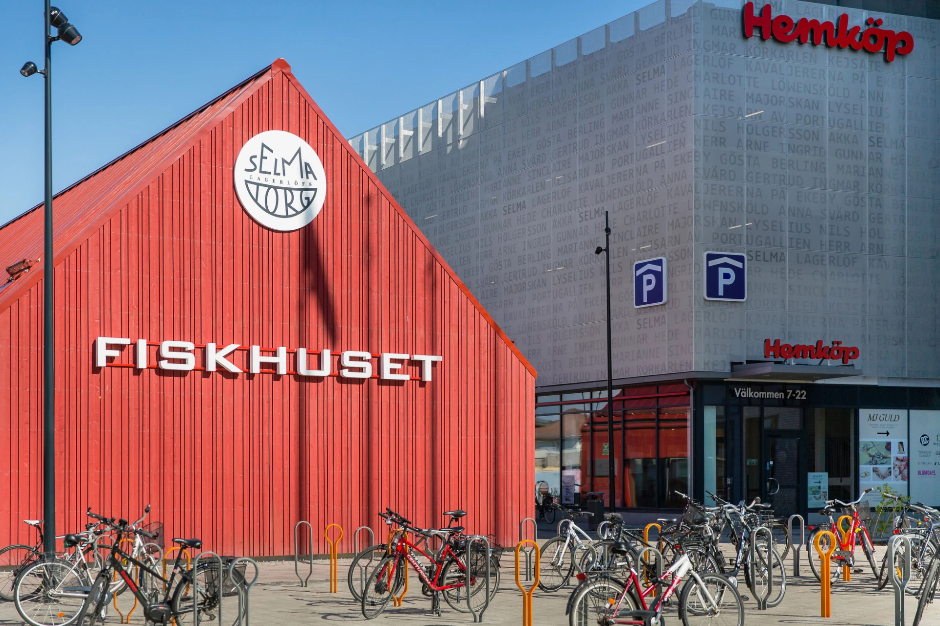 Bra serviceutbud på Selma Lagerlöf Torg som ligger på gångavstånd