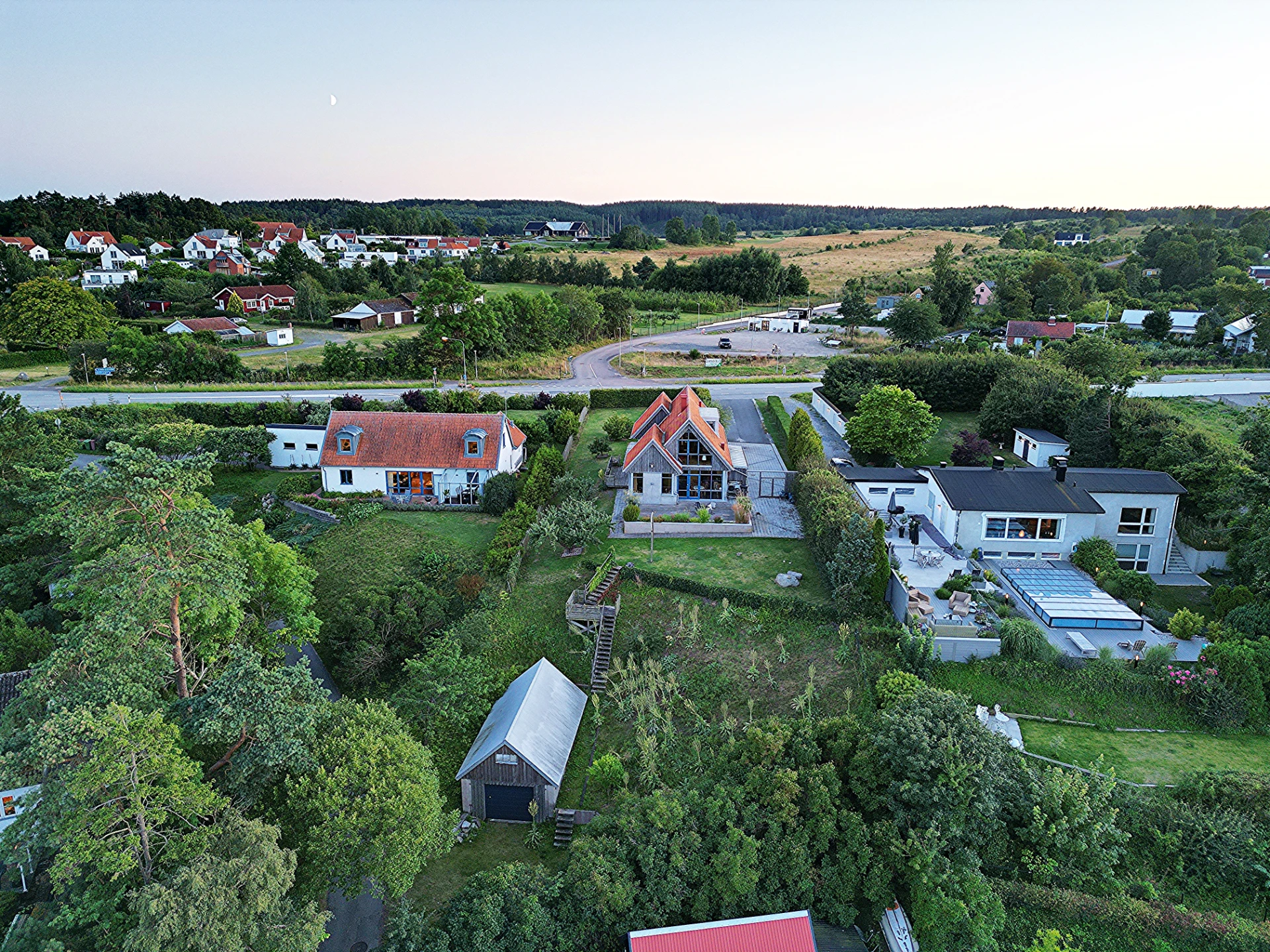 Generös tomt om ca 2000 kvm