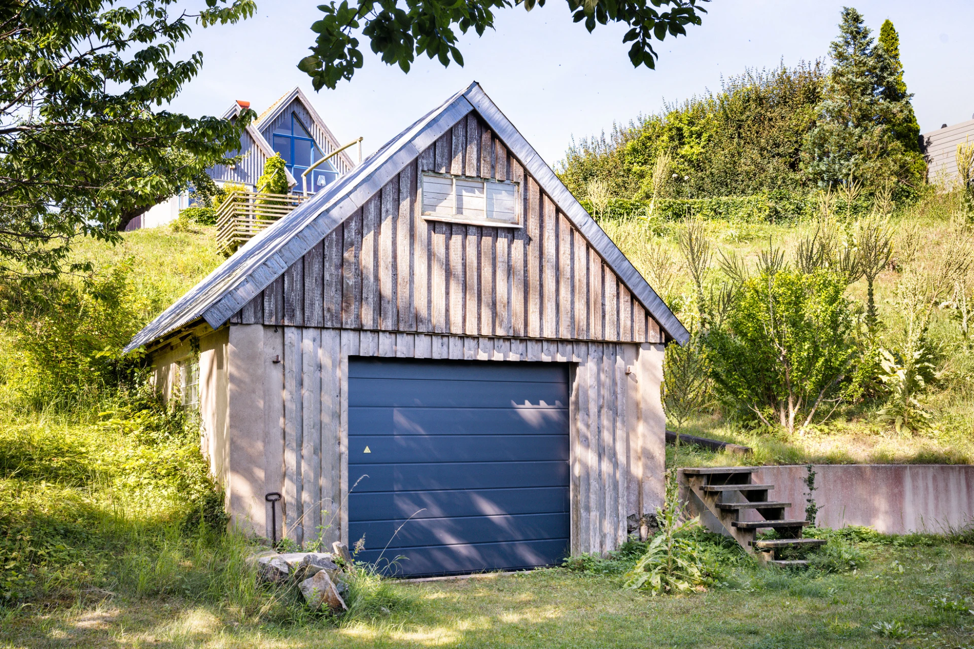 Tillhörande garage med möjligheter